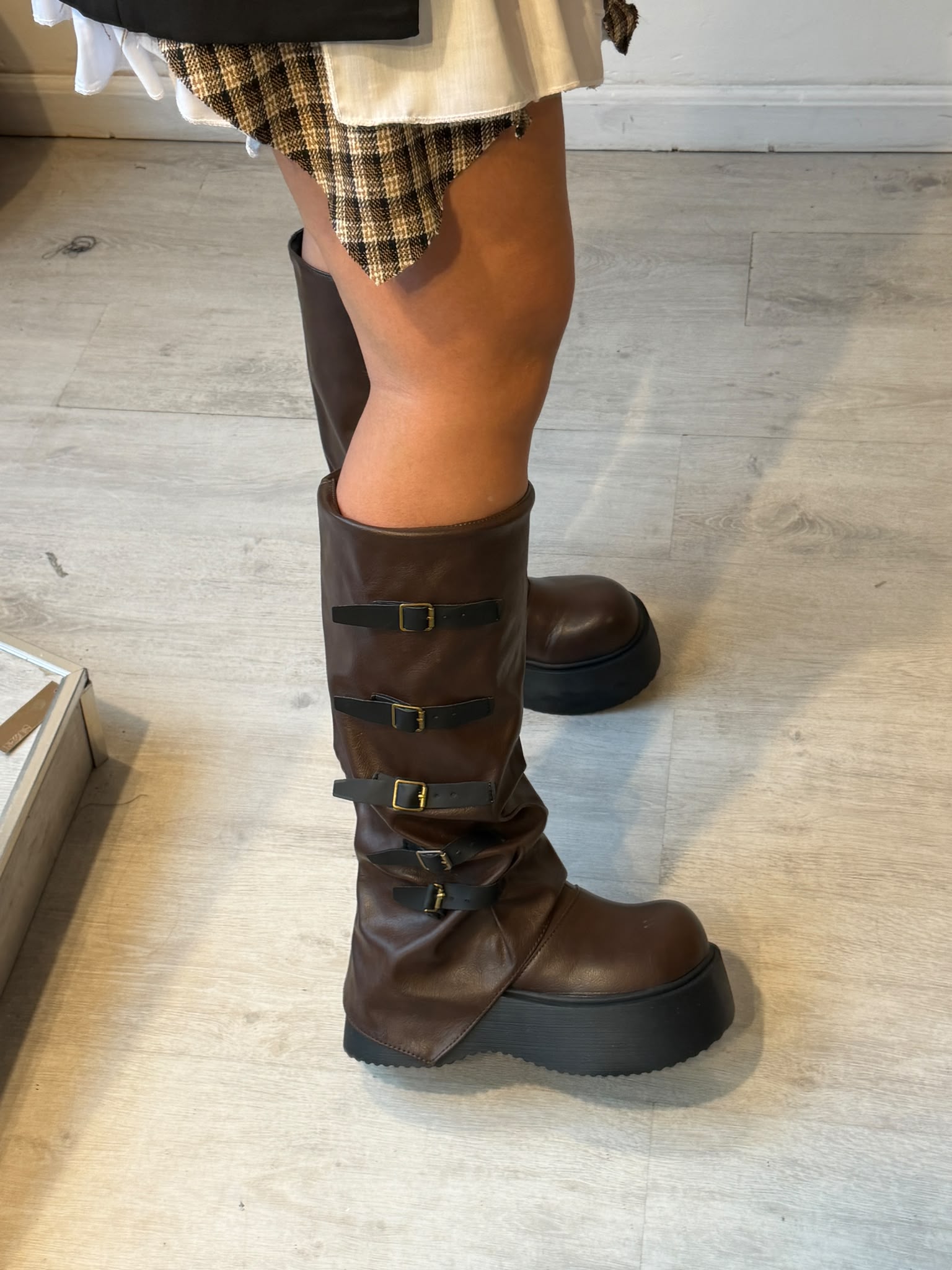 Bota Hassel - Choco
